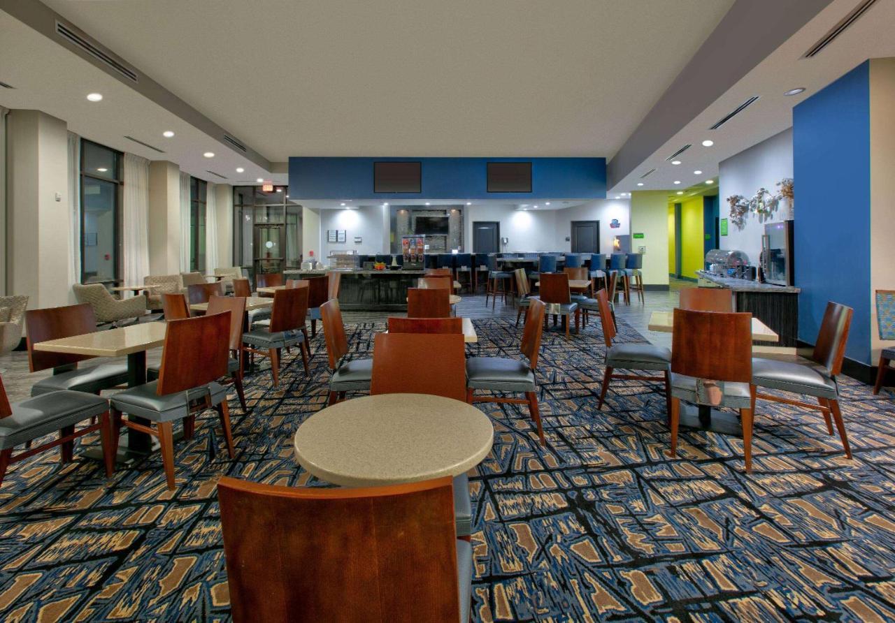 La Quinta Inn & Suites By Wyndham Lubbock Southwest Exterior photo